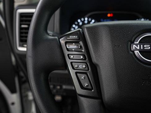 Used 2024 Nissan Frontier SV w/ Technology Package image 18