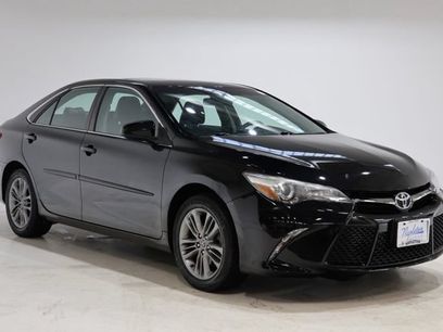Used 2016 Toyota Camry SE w/ Moonroof Package