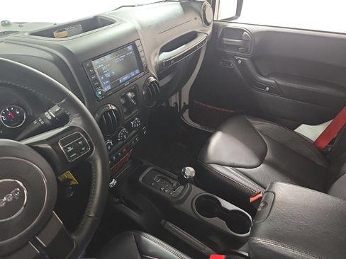 Used 2018 Jeep Wrangler Unlimited Rubicon AWD/4WD image 12