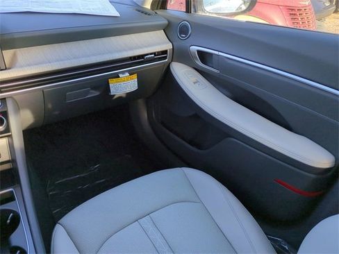 New 2025 Hyundai Sonata Limited image 16