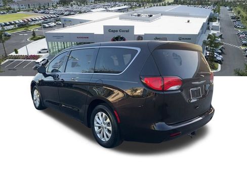 Certified 2017 Chrysler Pacifica Touring w/ Tire & Wheel Group FWD image 29