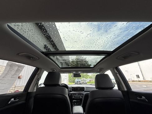 Used 2022 Kia Sportage EX image 17