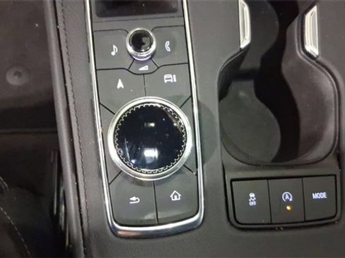 Used 2025 Cadillac XT4 Premium Luxury image 30