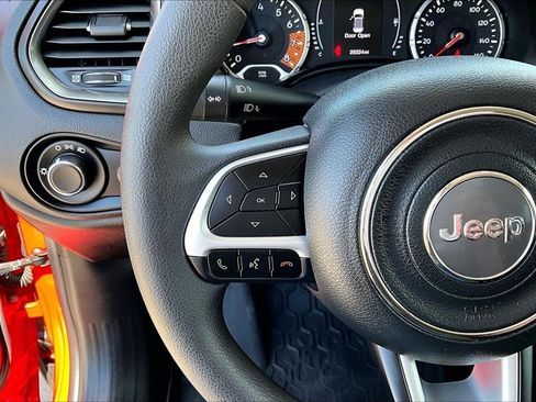 Used 2023 Jeep Renegade Latitude AWD/4WD image 11