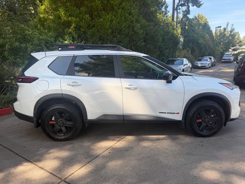 Used 2025 Nissan Rogue SV AWD/4WD image 2