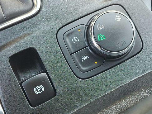 Used 2024 Chevrolet Traverse LT AWD/4WD image 23