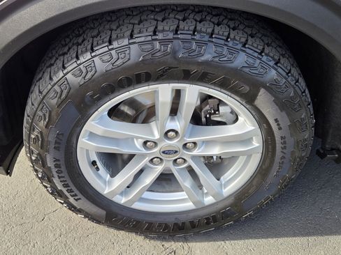 Certified 2022 Ford Explorer XLT image 9