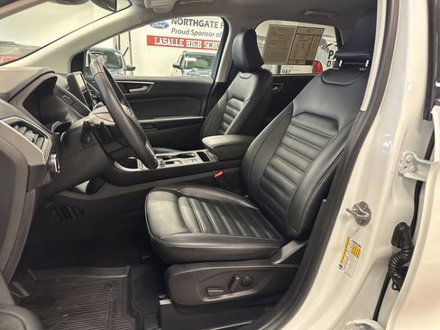 Used 2024 Ford Edge SEL w/ Convenience Package image 4