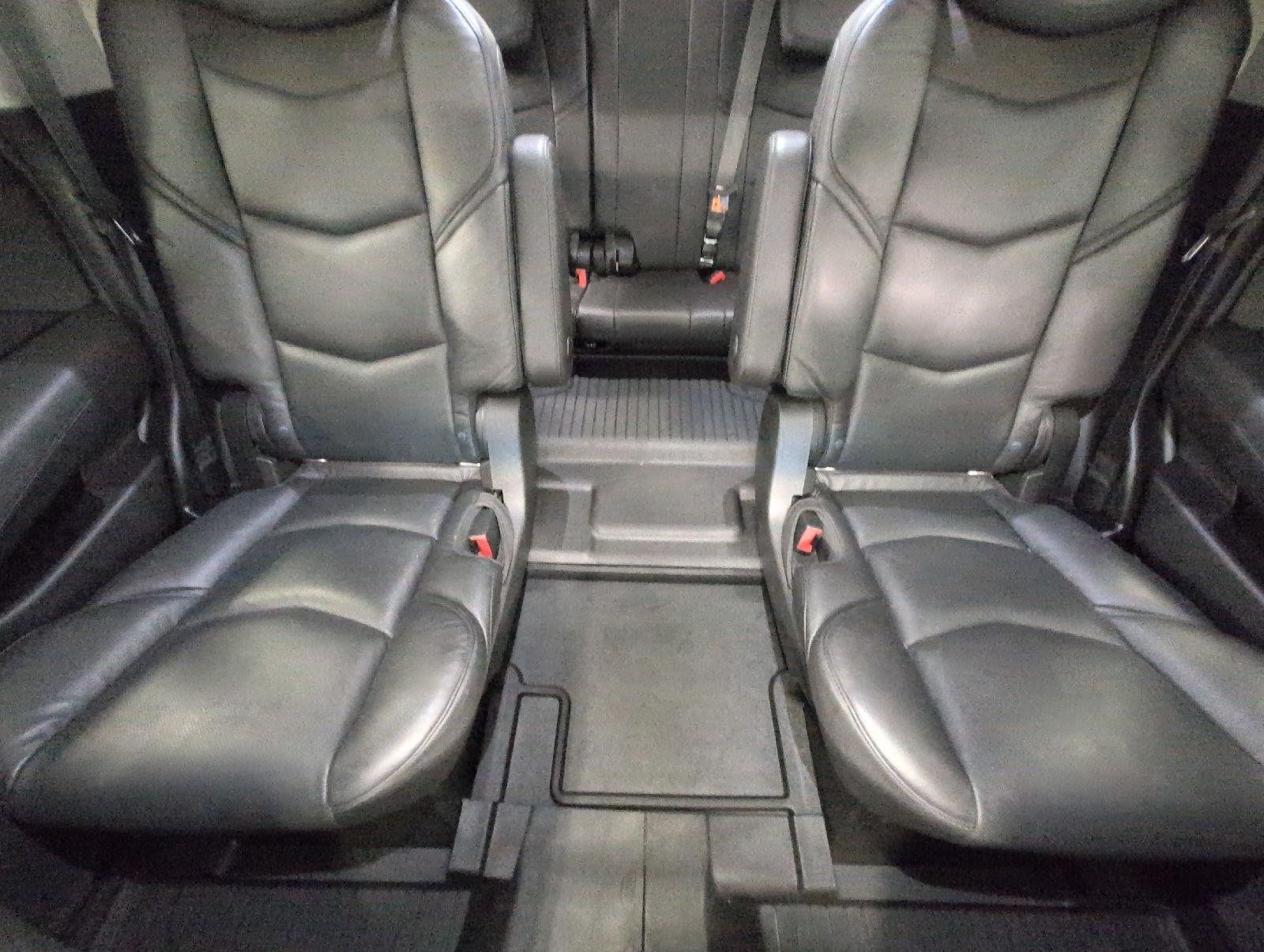 Used 2020 Cadillac Escalade Luxury w/ Escalade Sport Edition AWD/4WD image 24