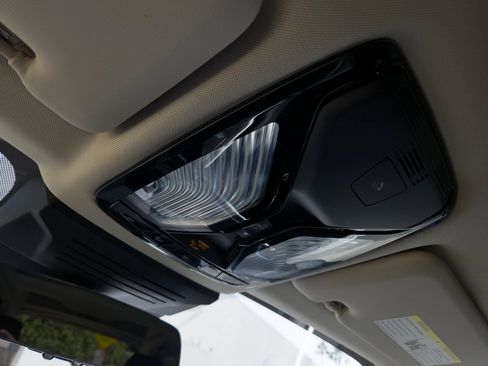 Used 2023 BMW X7 xDrive40i w/ Climate Comfort Package image 19