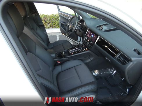Used 2024 Porsche Macan AWD/4WD image 26