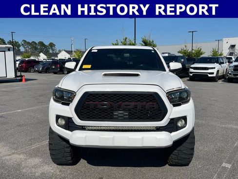 Used 2018 Toyota Tacoma TRD Sport AWD/4WD image 13