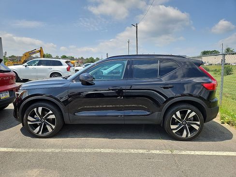 Used 2024 Volvo XC40 B5 Plus w/ Protection Package Premier AWD/4WD image 5