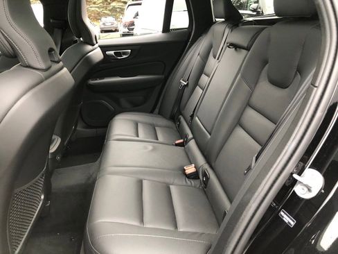 Used 2025 Volvo V60 B5 Cross Country Plus image 33