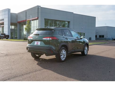 Used 2024 Toyota Corolla Cross LE image 5
