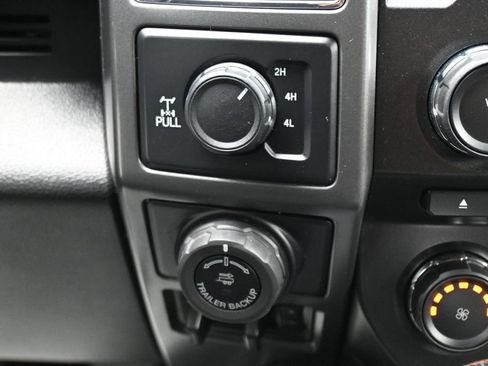 Used 2018 Ford F150 XLT w/ Equipment Group 302A Luxury AWD/4WD image 19
