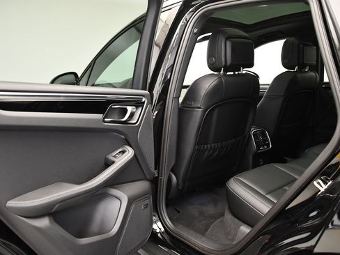 Used 2025 Porsche Macan image 43