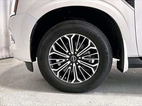 Used 2025 Nissan Armada SL w/ Captain's Chari Seat Package image 6