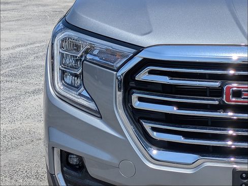 Used 2024 GMC Terrain SLT AWD/4WD image 10