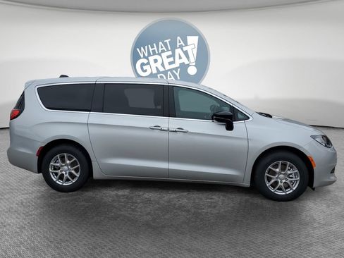 New 2026 Chrysler Voyager LX FWD image 2