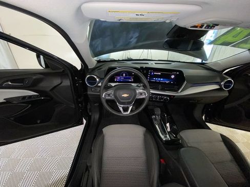 Used 2024 Chevrolet Trax LT w/ Driver Confidence Package FWD image 34