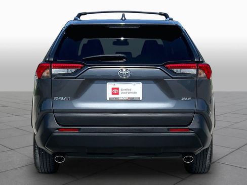 Used 2021 Toyota RAV4 XLE Premium FWD image 5