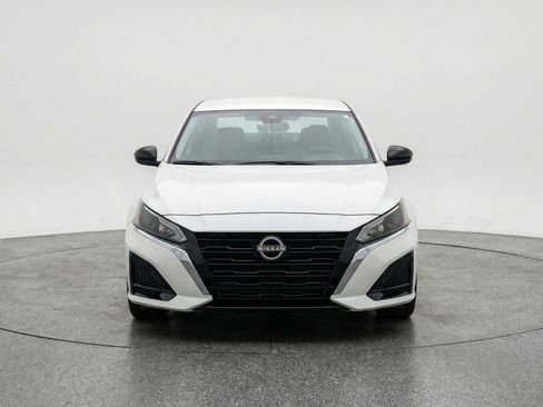 Used 2025 Nissan Altima 2.5 SV image 2