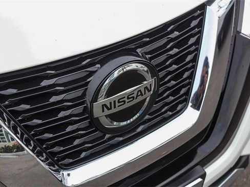 Used 2019 Nissan Rogue SV image 17