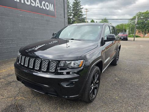 Used 2018 Jeep Grand Cherokee Altitude AWD/4WD image 1