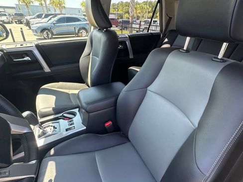 Used 2018 Toyota 4Runner SR5 Premium RWD image 15