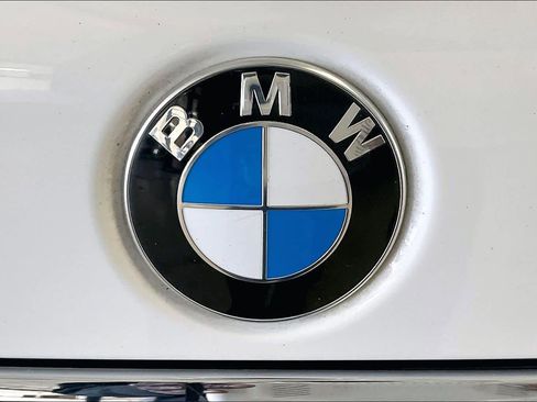 Used 2021 BMW 750i xDrive image 31