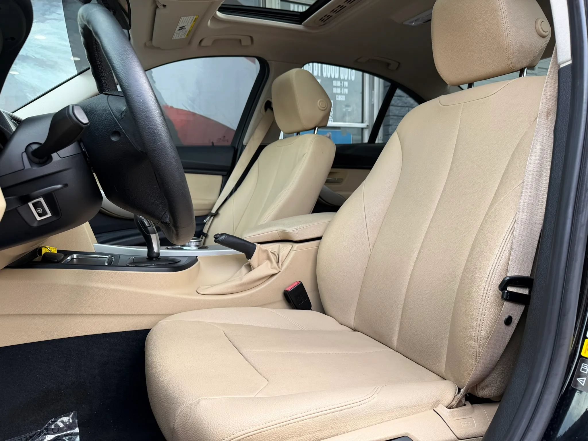 Used 2018 BMW 320i xDrive Sedan AWD/4WD image 10