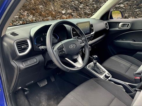 Used 2025 Hyundai Venue SEL image 12