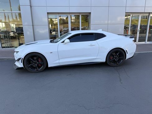 Used 2018 Chevrolet Camaro SS RWD image 2
