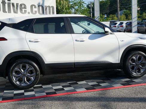 Used 2024 Kia Seltos LX AWD/4WD image 9