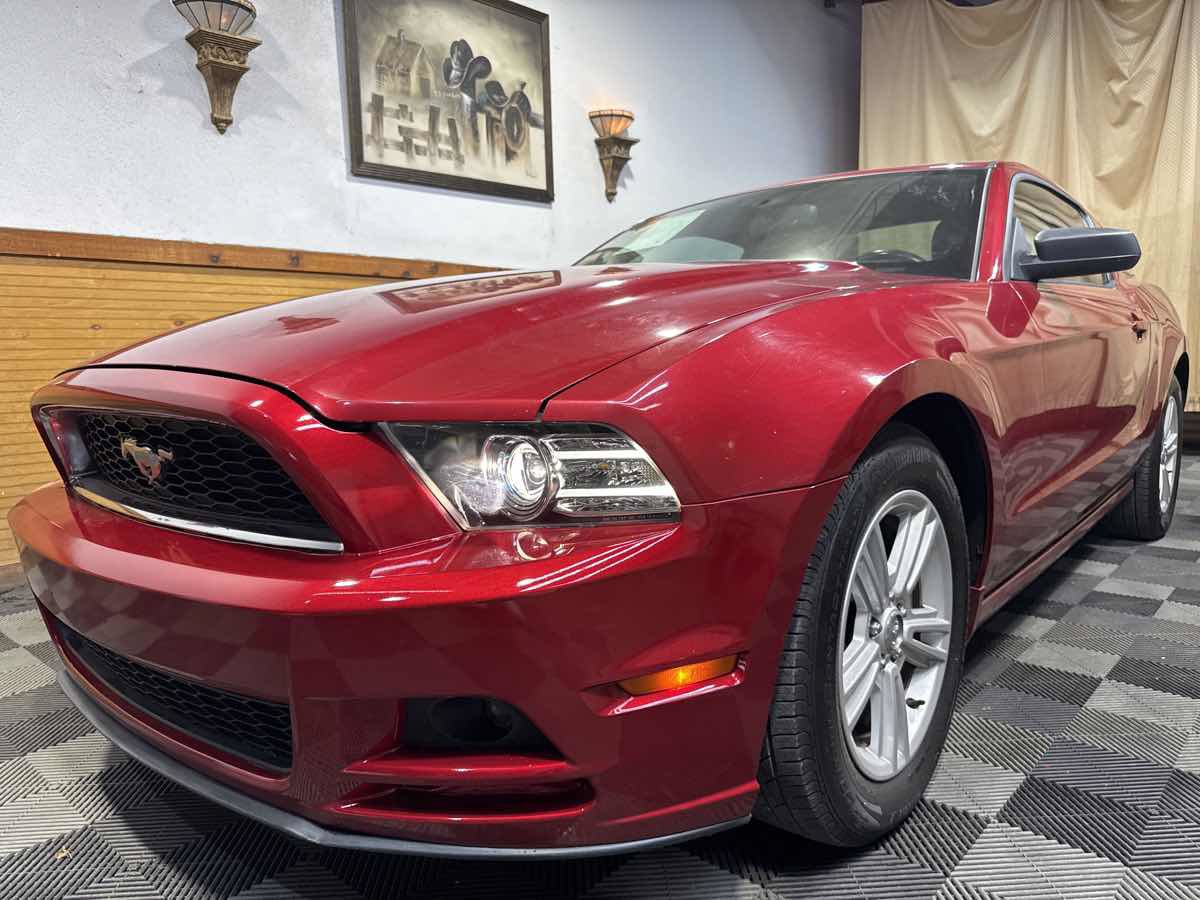 Used 2013 Ford Mustang Coupe RWD image 5