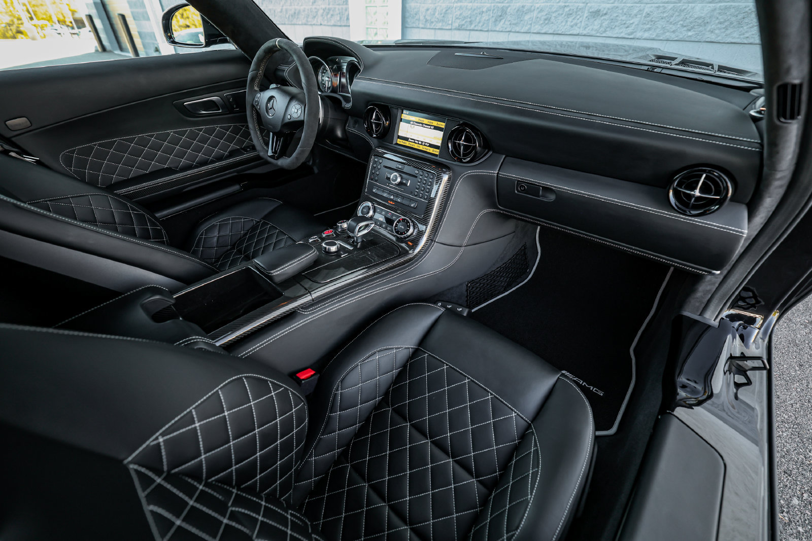 Used 2015 Mercedes-Benz SLS AMG GT Final Edition image 2