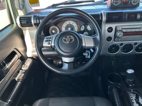 Used 2007 Toyota FJ Cruiser 4WD image 9
