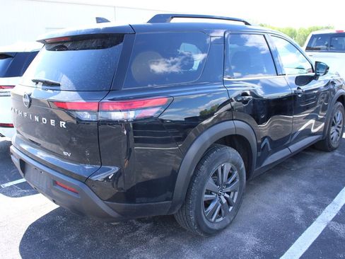 Used 2024 Nissan Pathfinder SV FWD image 5