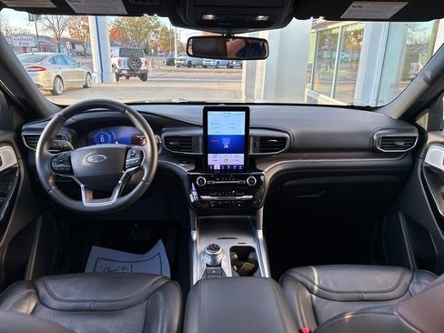 Used 2022 Ford Explorer Platinum w/ Equipment Group 601A image 16