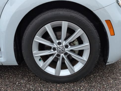 Used 2018 Volkswagen Beetle 2.0T S FWD image 11