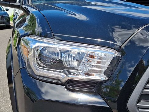 Certified 2023 Toyota Tacoma TRD Sport AWD/4WD image 9