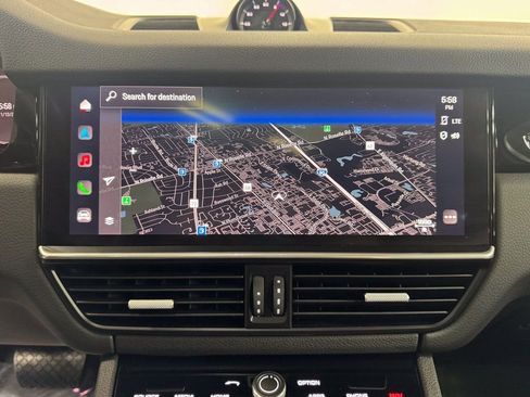 Used 2023 Porsche Cayenne Coupe image 16