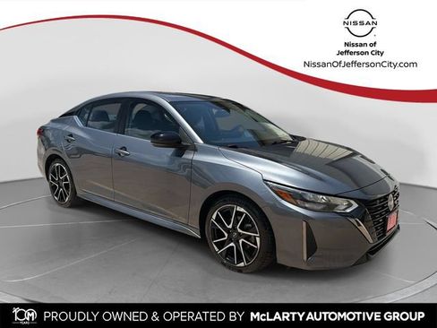 Used 2025 Nissan Sentra SR FWD image 1