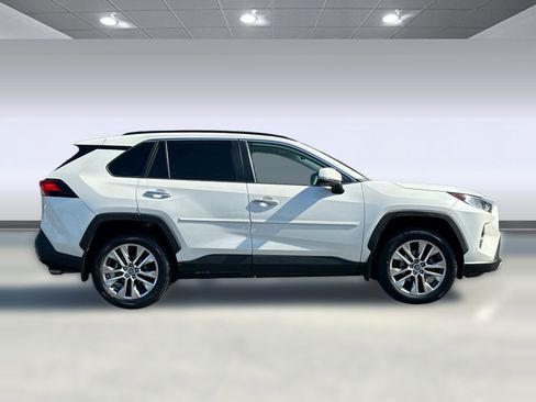 Used 2020 Toyota RAV4 Limited FWD image 7