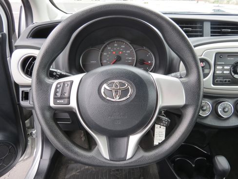 Used 2014 Toyota Yaris L image 13