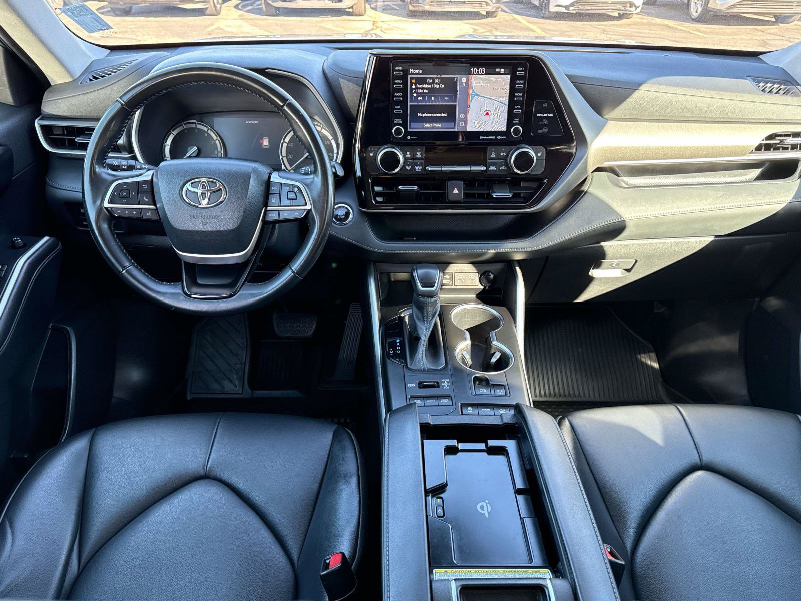 Used 2022 Toyota Highlander XLE AWD/4WD image 16