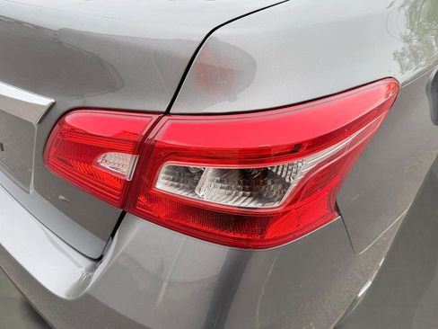 Used 2019 Nissan Sentra S FWD image 14