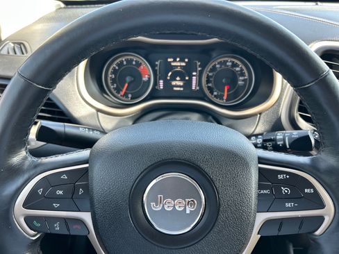 Used 2016 Jeep Cherokee Latitude w/ Cold Weather Group AWD/4WD image 21