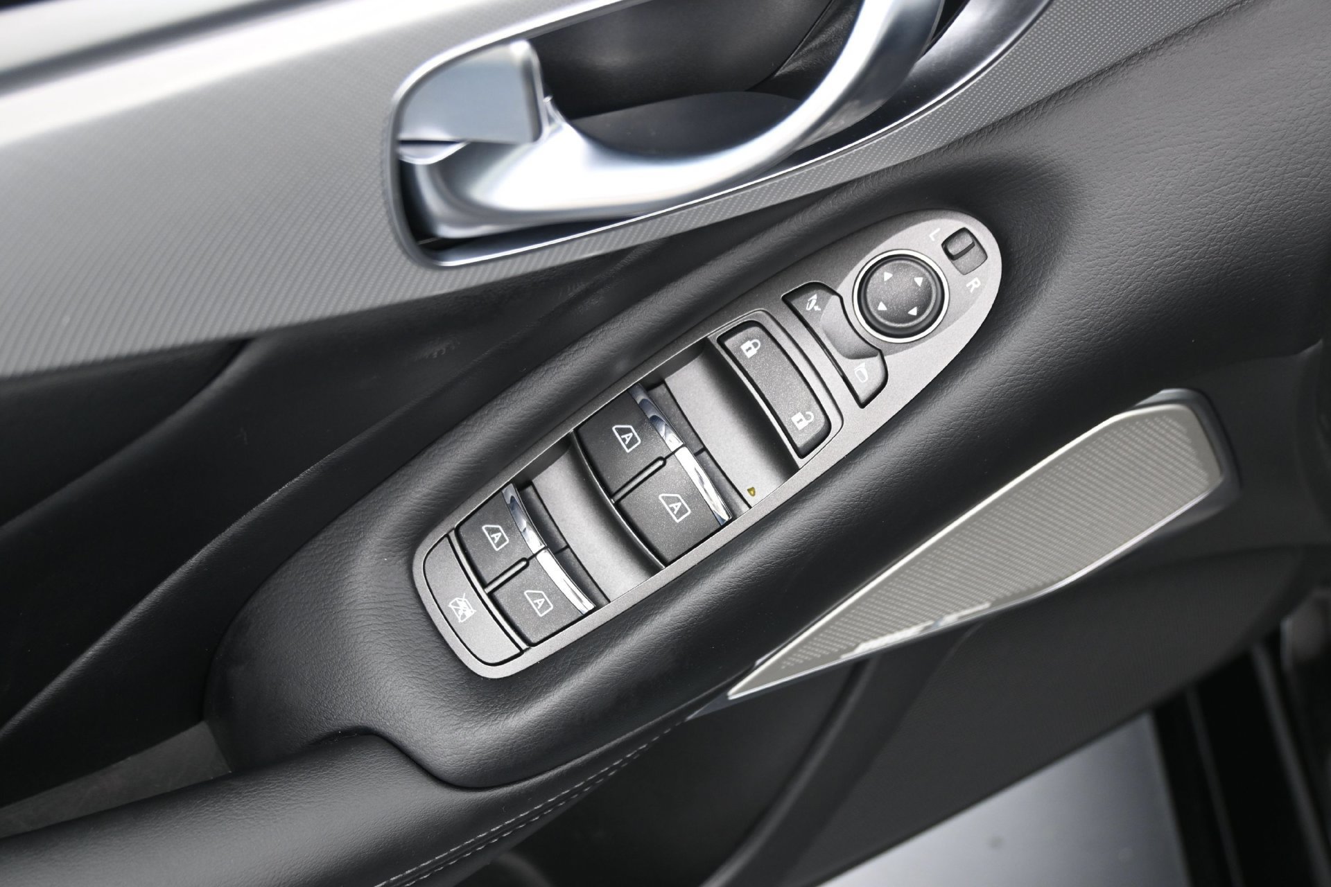 Used 2024 INFINITI Q50 Luxe AWD/4WD image 17